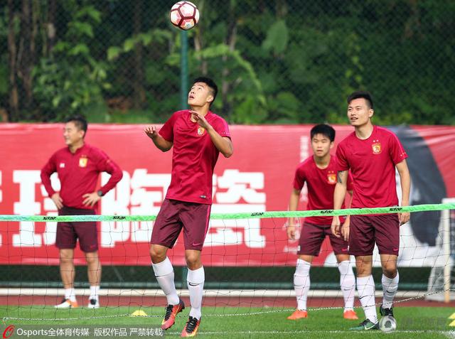 在本轮英超切尔西0-2不敌埃弗顿的比赛中，里斯-詹姆斯上半场受伤下场。